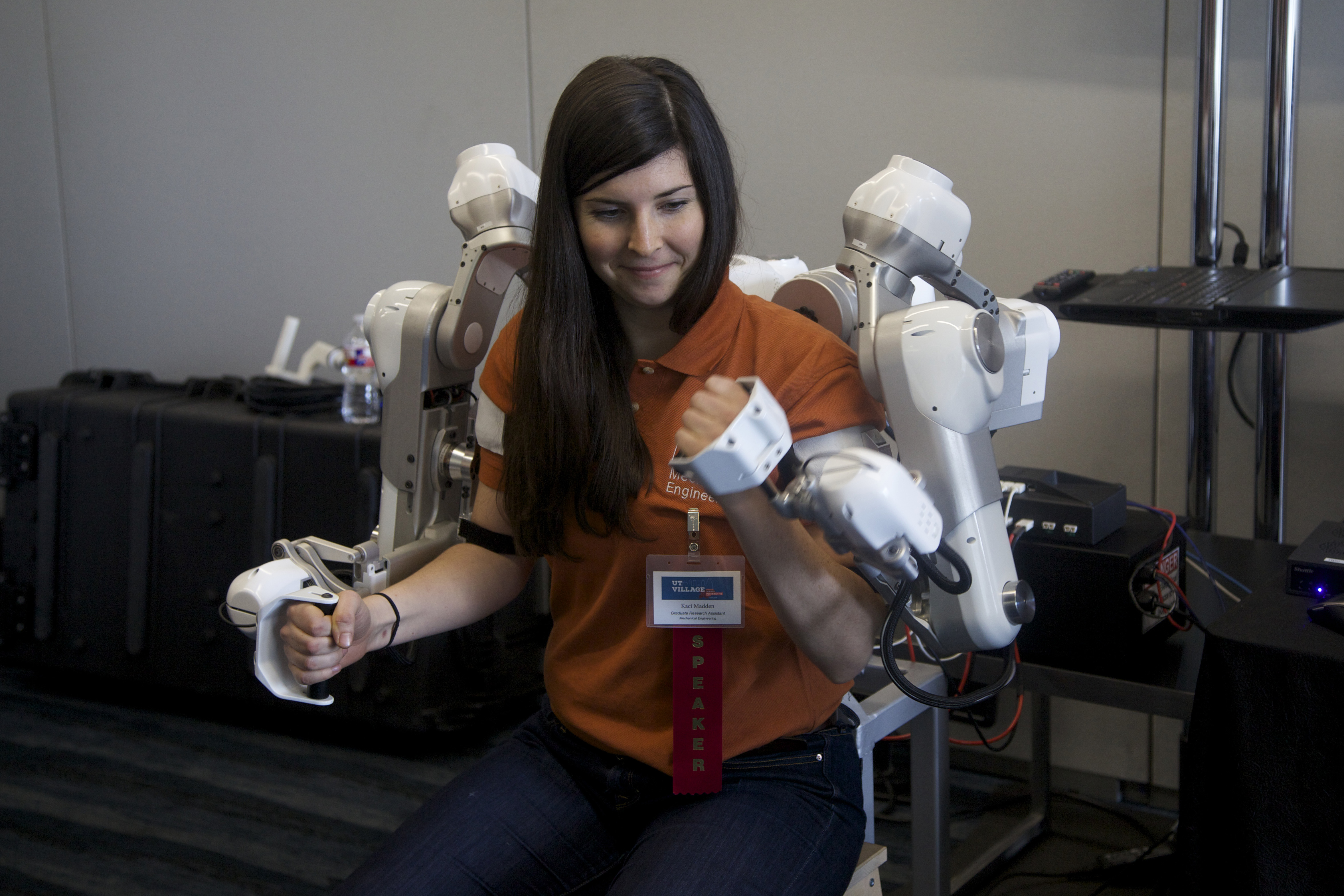 Робот бадя. Роботы для восстановительной медицины и реабилитации. Реабилитационные роботы в медицине. Реабилитационная робототехника. Экзоскелет для инвалидов.