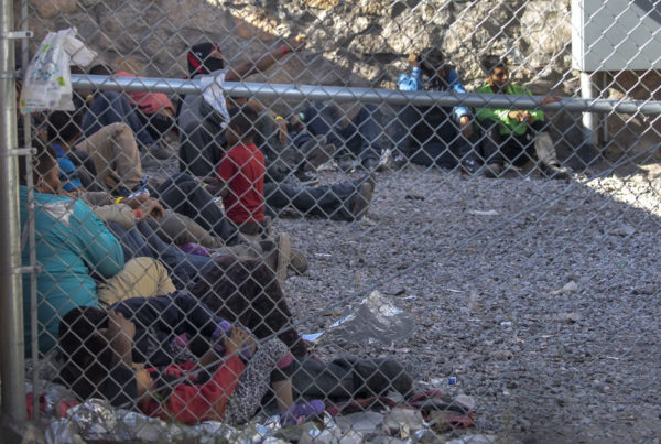 Customs And Border Protection Is Once Again Detaining Migrants Outdoors In El Paso