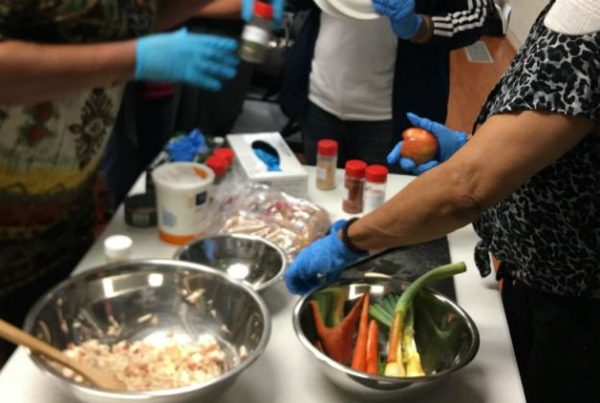 Cooking Classes Help Cancer Survivors, Low-Income Families Stay Healthy