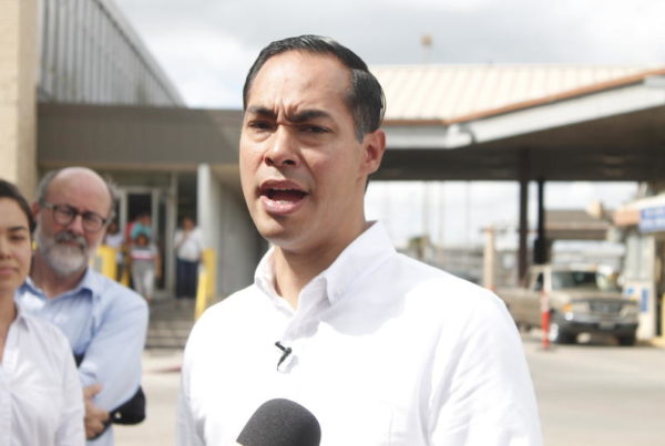 Hours After Julián Castro Escorted 12 Migrants To The US, CBP Sent Them Back To Mexico