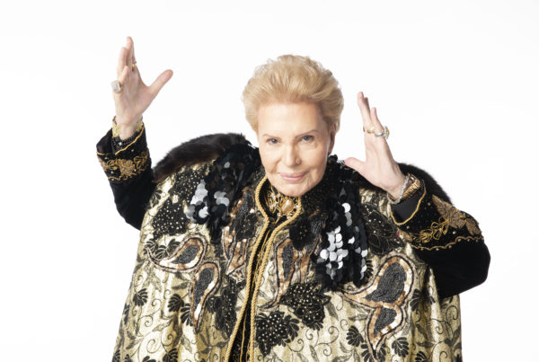 With ‘Mucho Mucho Amor,’ Astrologer Walter Mercado Is Laid To Rest At 87