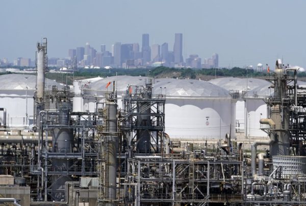 Some Texas Petrochemical Facilities Get A Pass On Chemical Leak Monitoring During The Pandemic