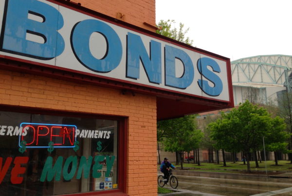 a storefront that says bonds on the sign for bail bonds