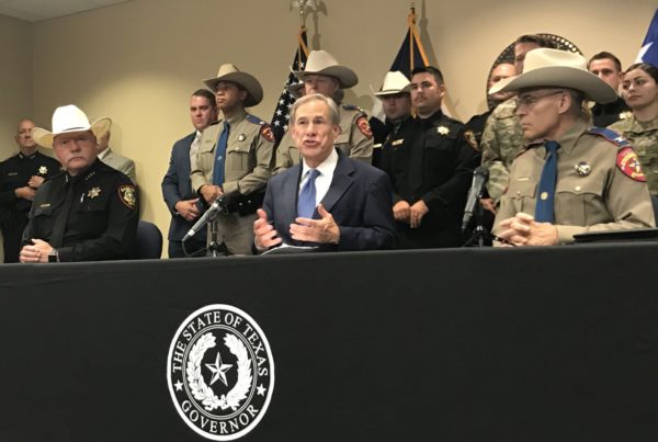 Abbott orders state guard units and DPS officers to return migrants to border with Mexico
