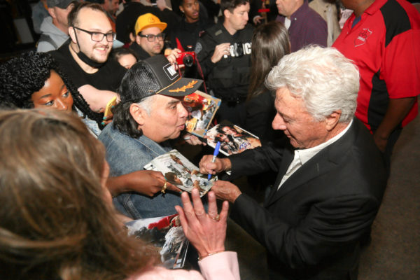 Dustin Hoffman signing autographs.