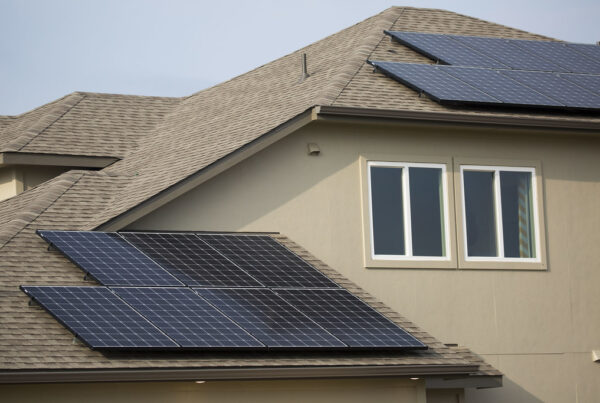 Interested in installing solar panels? Experts say beware of door-to-door salespeople