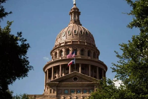A closeup of the Texas Capitol dome from the front.