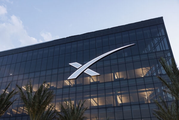 SpaceX demands changes to federal broadband contracts