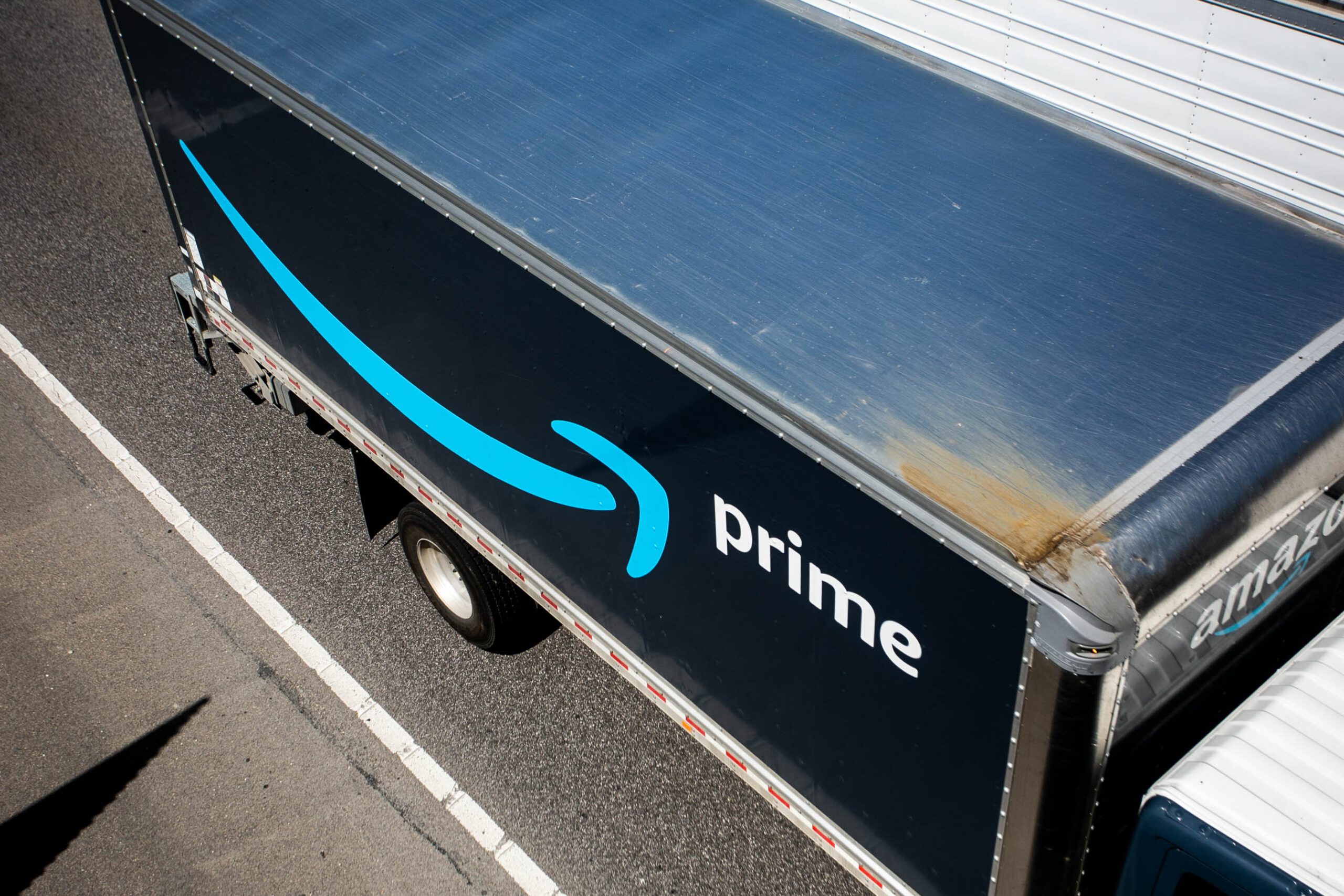 Amazon eyes the phone market and offers faster delivery — for a price
